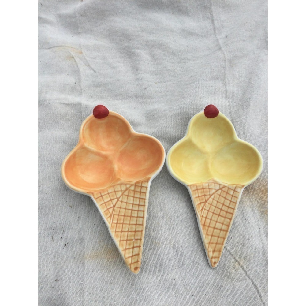 Williams Sonoma Set of 2 ice cream cone ceramic dish dessert summer decor yellow